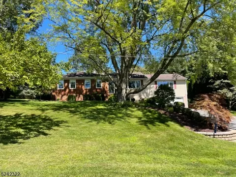 19 Deerfield Dr, Franklin, NJ 07416