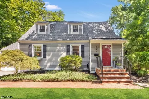 3 Grove Pl, Mountain Lakes, NJ 07046