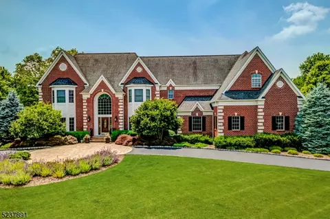 6 Monica Ct, Branchburg, NJ 08876
