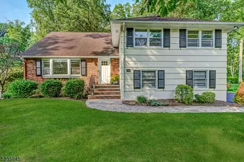 334 Rolling Rock Rd, Mountainside, NJ 07092