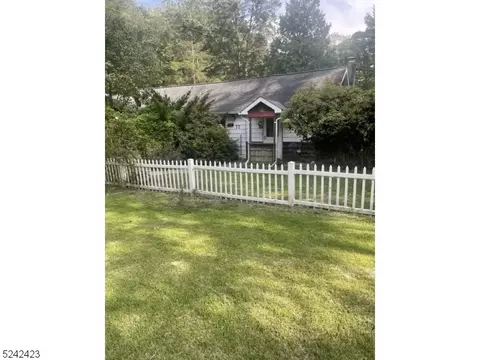 77 Townsend Rd, Wanaque, NJ 07465