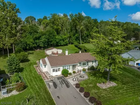 27 Honeyman Dr, Flemington, NJ 08822
