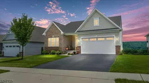 50 Mountain View Ln, Port Murray, NJ 07865