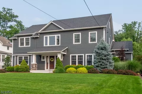 14 Grover Ln, Caldwell, NJ 07006