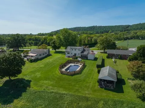 29 Stewartsville Rd, Franklin Twp, NJ 08886