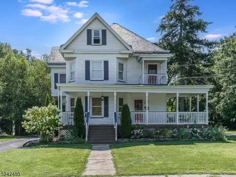8 Franklin St, Newton, NJ 07860