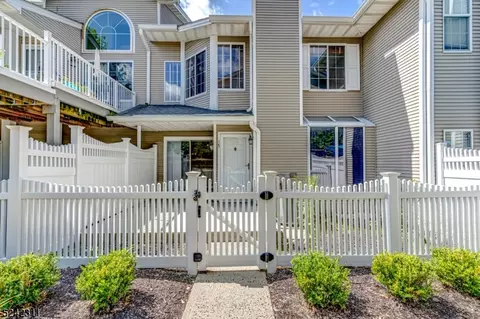 15 Bentley Ct, Bedminster, NJ 07921