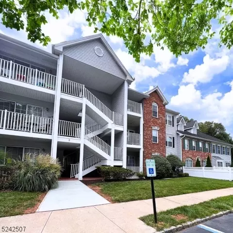 312 Red Crest Ln, Branchburg, NJ 08876