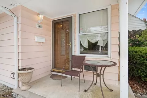 4 Newport Pl #1, Toms River, NJ 08753
