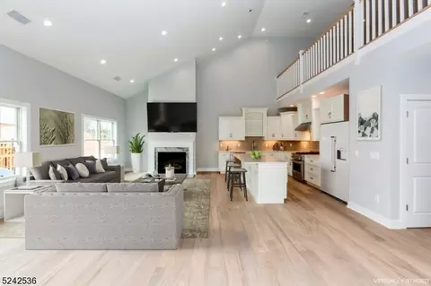 18 Dirlam Dr, Florham Park, NJ 07932