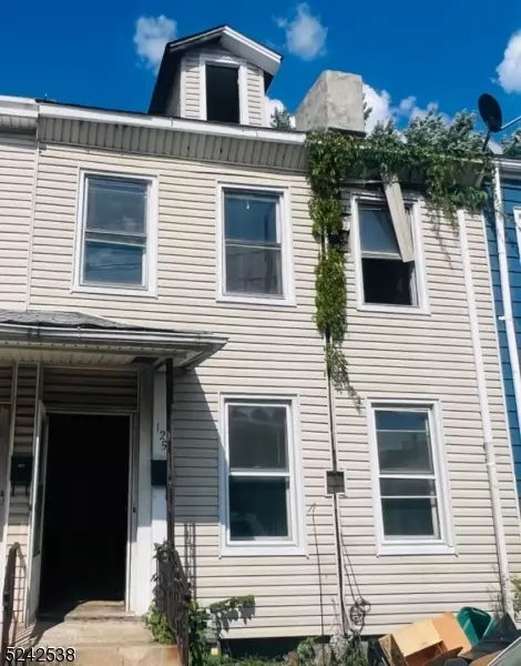 125 Livingston St, Elizabeth City, NJ 07206