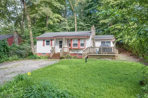 204 Pohatcong Rd, Vernon Twp, NJ 07422