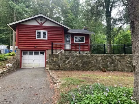 45 Grandview Ave, Stockholm, NJ 07460