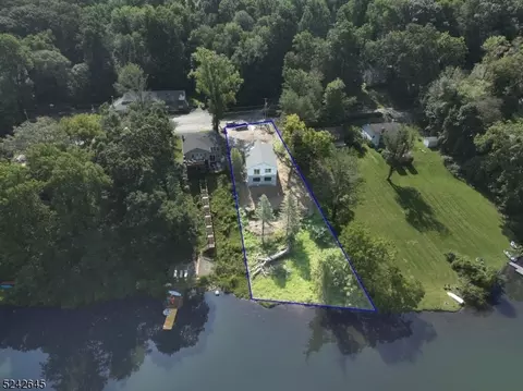 89 E Shore Dr, Vernon, NJ 07462