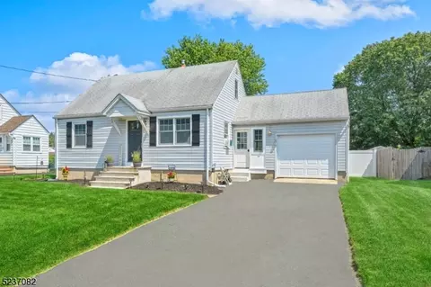17 Gregory Dr, Roxbury Twp, NJ 07847