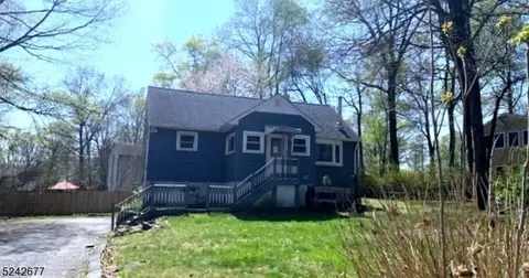 12 Mountain Top Ct, Hamburg, NJ 07419