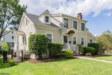 21 Duchamp Pl, Chatham, NJ 07928