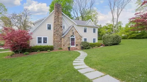 15 Cedar St, Bernards, NJ 07920
