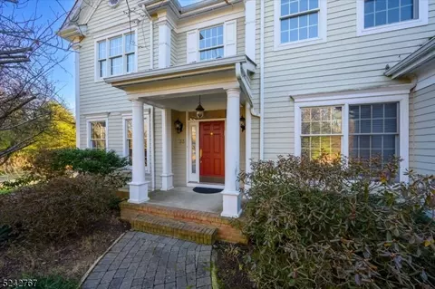 33 Stirling Rd, Bernardsville, NJ 07924