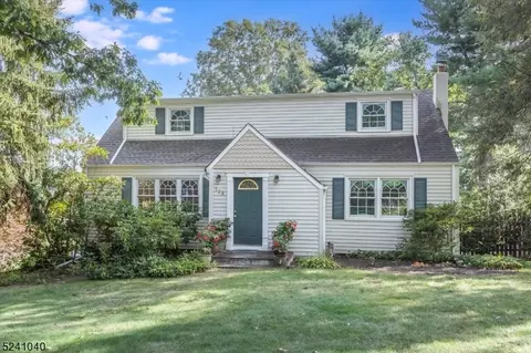 124 Horizon Dr, Boonton, NJ 07005