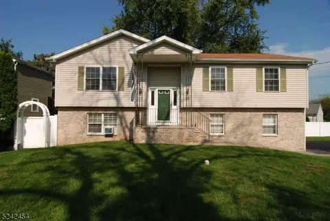 11 Waterside Dr, Jefferson, NJ 07849