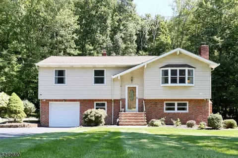 146 Stonetown Rd, Ringwood, NJ 07456