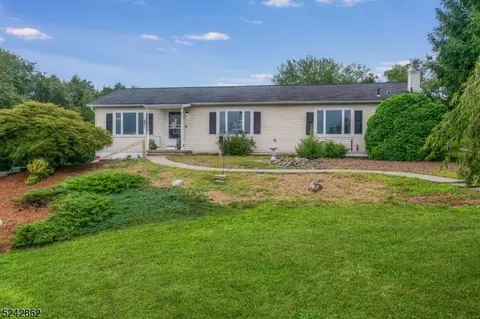113 Linaberry Rd, Knowlton Twp, NJ 07832