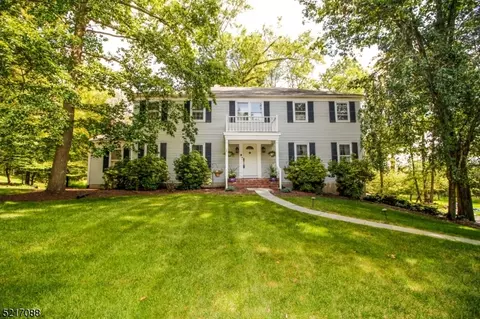 7 Wooded Hill Ln, Randolph, NJ 07869
