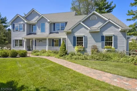 7 Bishop Ct, Morristown, NJ 07960