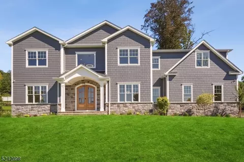 2 Goodhill Rd, Caldwell, NJ 07006
