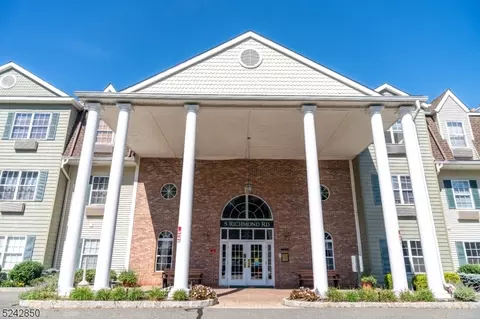 5405 Richmond Rd #405, West Milford, NJ 07480