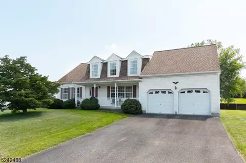 16 Olde Frg, Oxford, NJ 07863