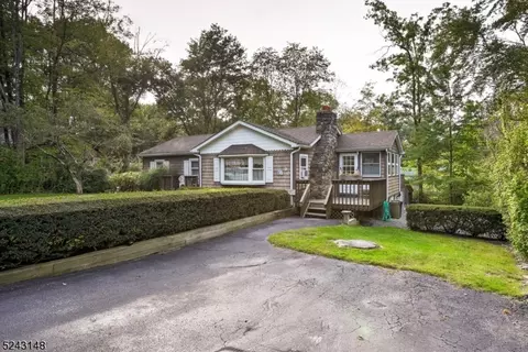 90 Tamarack Trl, Hardyston, NJ 07460