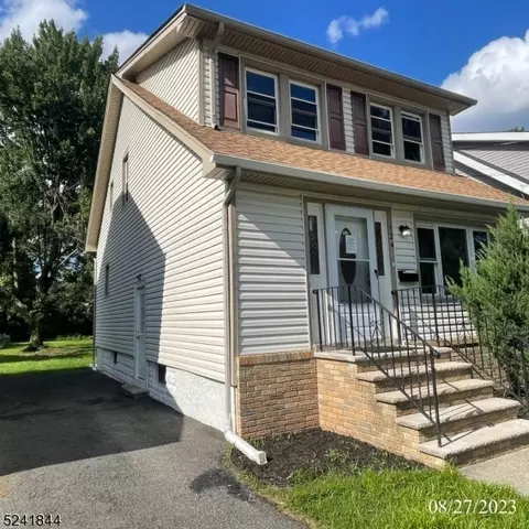 124 W 8th Ave, Roselle, NJ 07203