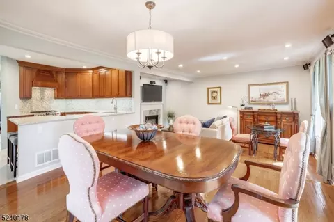 17 Meadowview Ln, Berkeley Heights, NJ 07922