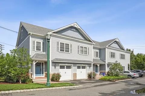 1 Clover Ct, Berkeley Heights, NJ 07922
