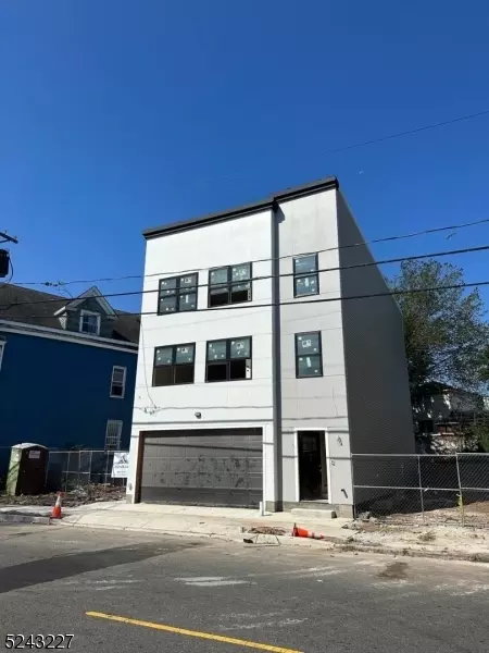 549 S 10th St, Newark, NJ 07103