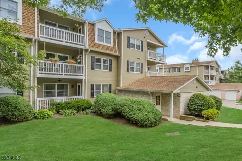 24 Heritage Dr # B, Chatham Twp, NJ 07928