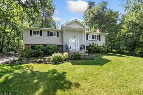 60 Marble Hill Rd, Liberty, NJ 07838