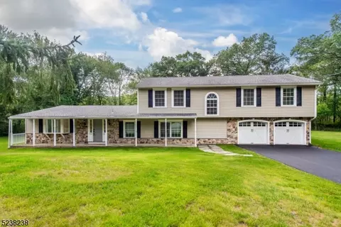 8 Rose Ct, Denville, NJ 07834