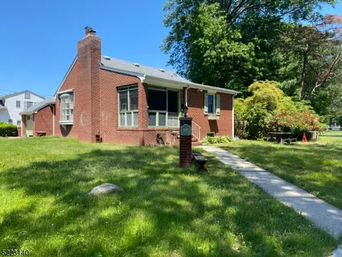 637 Wenz Pl, Roselle, NJ 07203