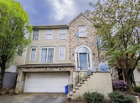 6 Arrowgate Dr, Randolph, NJ 07869
