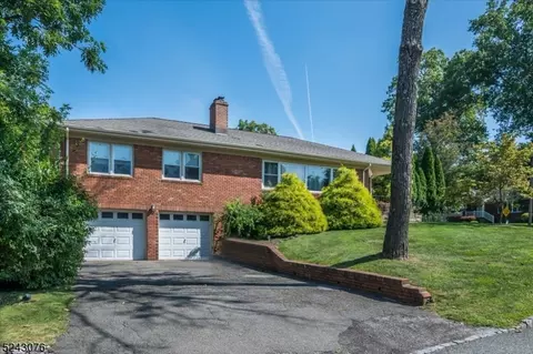 9 Dogwood Pl, Caldwell, NJ 07006