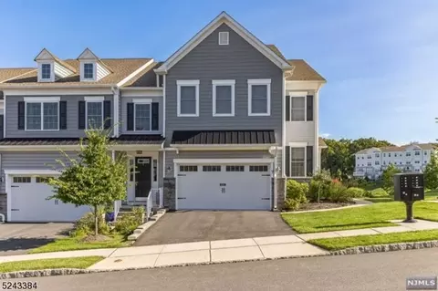 7 Hickory Ct, Cedar Grove, NJ 07009