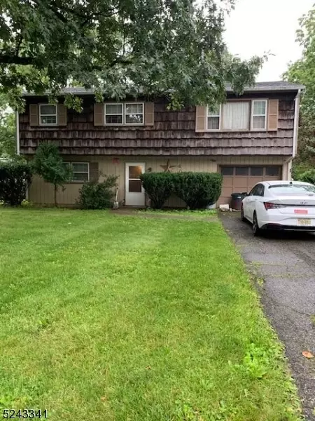 4 Ogden Way, Ogdensburg, NJ 07439