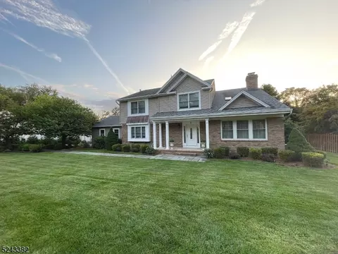 6 Stratford Ct, Montville, NJ 07045