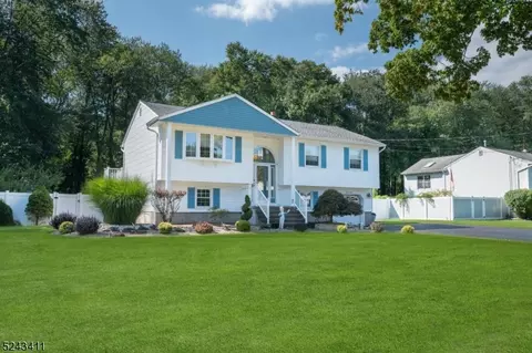 71 Forest Dr, Pequannock Twp, NJ 07444