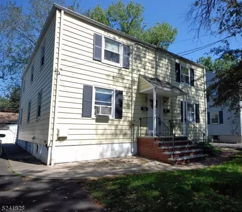673 Crescent Dr, Bound Brook, NJ 08805