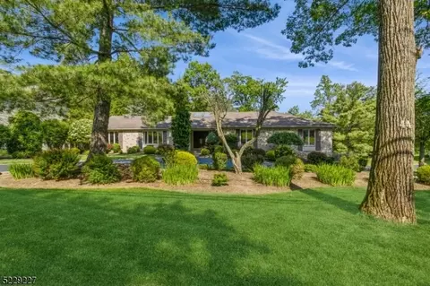 44 N Hillside Ave, Livingston, NJ 07039