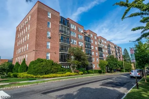 5 Roosevelt Pl #5S, Montclair, NJ 07042